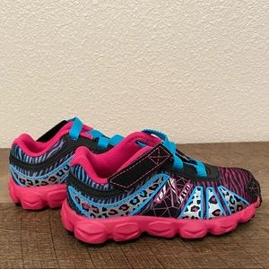 New Balance toddler girl size 6• super cute print